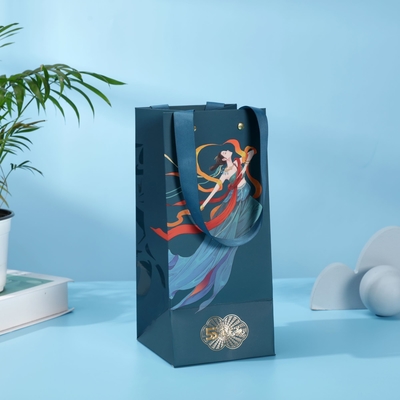 Custom Logo Luxury Paper Takeaway Bag Dengan Handle Untuk Hadiahkan Pakaian Teh Parfum